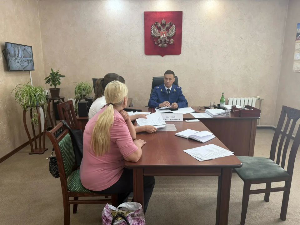 Прокурор Волгоградской области Денис Алексеевич Костенко провел личный выездной прием граждан в Урюпинском районе Прокурор Волгоградской области Денис Алексеевич Костенко провел личный выездной прием граждан в Урюпинском районе