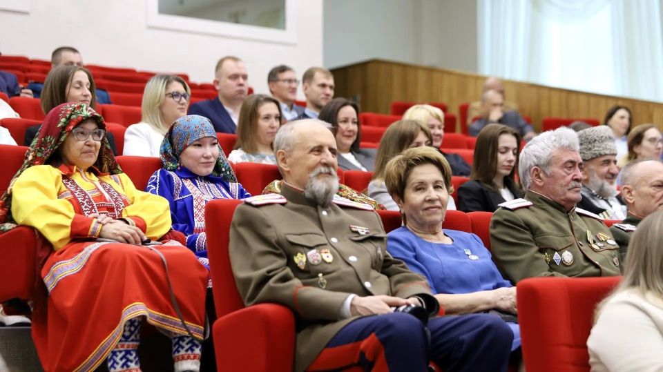 Сегодня в Салехарде - столице Ямало-Ненецкого автономного округа - начал работу форум «Диалог парламентариев» Сегодня в Салехарде - столице Ямало-Ненецкого автономного округа - начал работу форум «Диалог парламентариев»