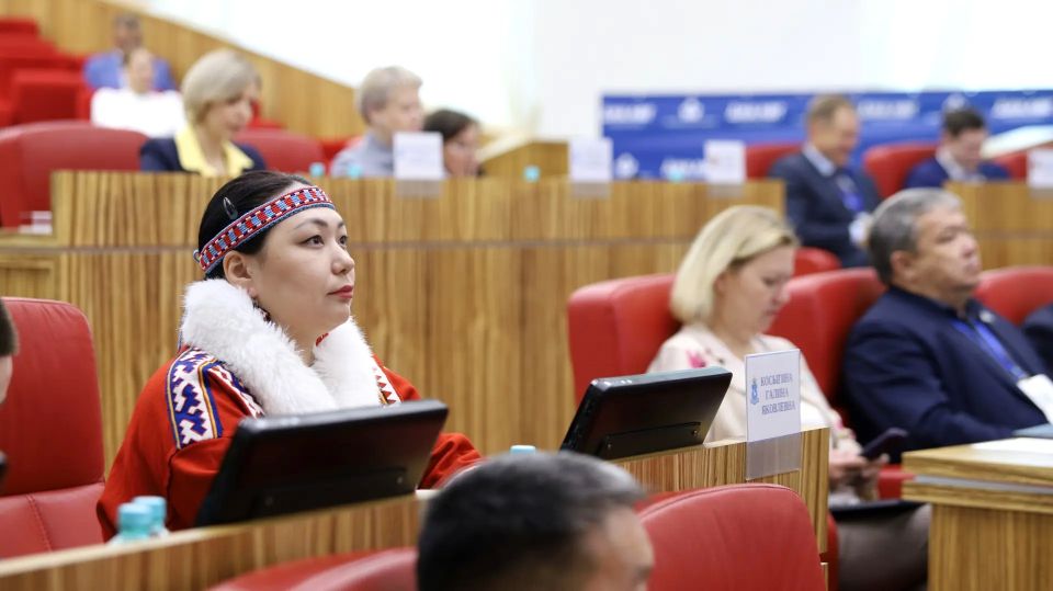В столице Ямало-Ненецкого автономного округа Салехарде завершил работу форум «Диалог парламентариев» В столице Ямало-Ненецкого автономного округа Салехарде завершил работу форум «Диалог парламентариев»