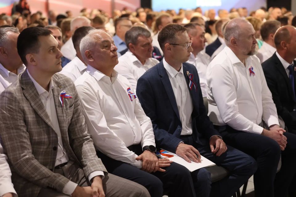 На 42-й конференции реготделения «Единой России» подвели итоги предварительного партийного голосования, а также определили делегатов, которые представят Волгоградскую область на XXIII съезде «Единой России» На 42-й конференции реготделения «Единой России» подвели итоги предварительного партийного голосования, а также определили делегатов, которые представят Волгоградскую область на XXIII съезде «Единой России»