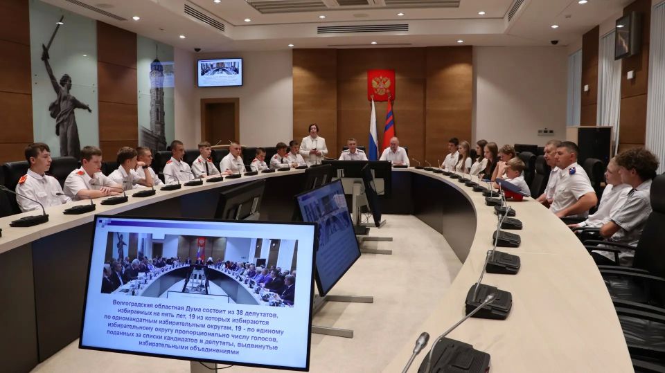 В Волгоградской облдуме прошла экскурсия для учащихся казачьих кадетских классов из города Урюпинска, Урюпинского, Алексеевского, Кумылженского, Нехаевского, Новониколаевского, Новоаннинского и Киквидзенского муниципальных... В Волгоградской облдуме прошла экскурсия для учащихся казачьих кадетских классов из города Урюпинска, Урюпинского, Алексеевского, Кумылженского, Нехаевского, Новониколаевского, Новоаннинского и Киквидзенского муниципальных...