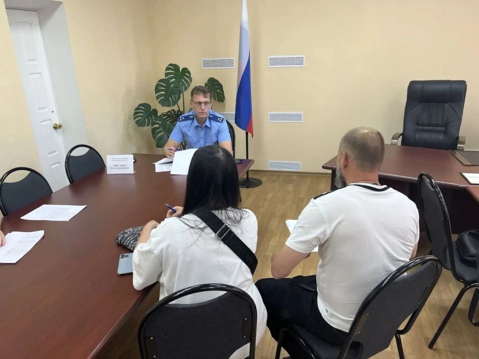 Заместитель прокурора Волгоградской области Петр Александрович Треглазов провел личный выездной прием граждан в прокуратуре города Волжского Заместитель прокурора Волгоградской области Петр Александрович Треглазов провел личный выездной прием граждан в прокуратуре города Волжского