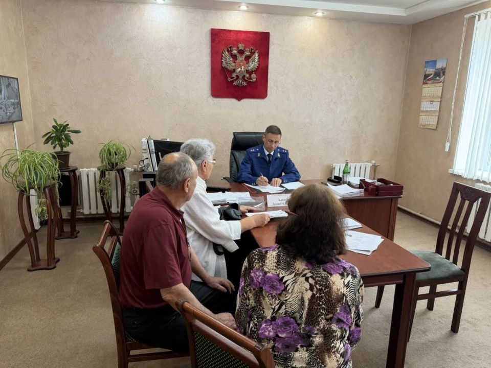 Прокурор Волгоградской области Денис Алексеевич Костенко провел личный выездной прием граждан в Урюпинском районе Прокурор Волгоградской области Денис Алексеевич Костенко провел личный выездной прием граждан в Урюпинском районе