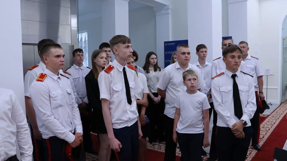В Волгоградской облдуме прошла экскурсия для учащихся казачьих кадетских классов из города Урюпинска, Урюпинского, Алексеевского, Кумылженского, Нехаевского, Новониколаевского, Новоаннинского и Киквидзенского муниципальных... В Волгоградской облдуме прошла экскурсия для учащихся казачьих кадетских классов из города Урюпинска, Урюпинского, Алексеевского, Кумылженского, Нехаевского, Новониколаевского, Новоаннинского и Киквидзенского муниципальных...