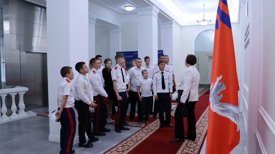 В Волгоградской облдуме прошла экскурсия для учащихся казачьих кадетских классов из города Урюпинска, Урюпинского, Алексеевского, Кумылженского, Нехаевского, Новониколаевского, Новоаннинского и Киквидзенского муниципальных... В Волгоградской облдуме прошла экскурсия для учащихся казачьих кадетских классов из города Урюпинска, Урюпинского, Алексеевского, Кумылженского, Нехаевского, Новониколаевского, Новоаннинского и Киквидзенского муниципальных...