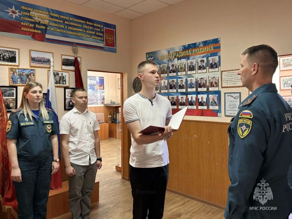 В региональном главке МЧС России состоялось торжественное мероприятие, посвященное Дню России В региональном главке МЧС России состоялось торжественное мероприятие, посвященное Дню России