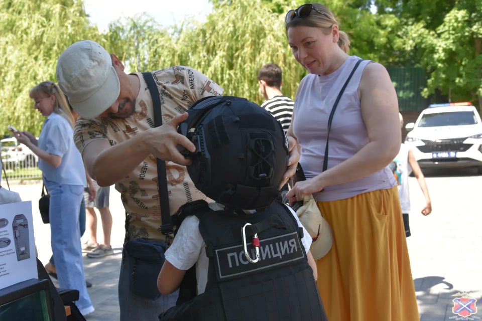 Праздничный концерт ко Дню России провели волгоградские полицейские Праздничный концерт ко Дню России провели волгоградские полицейские