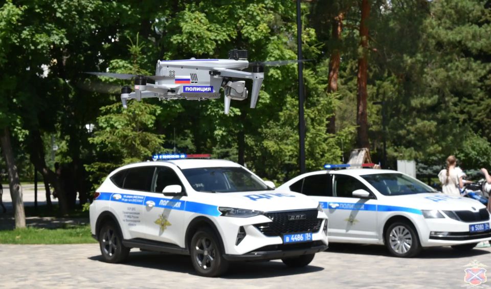 Праздничный концерт ко Дню России провели волгоградские полицейские