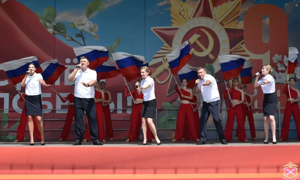 Праздничный концерт ко Дню России провели волгоградские полицейские Праздничный концерт ко Дню России провели волгоградские полицейские