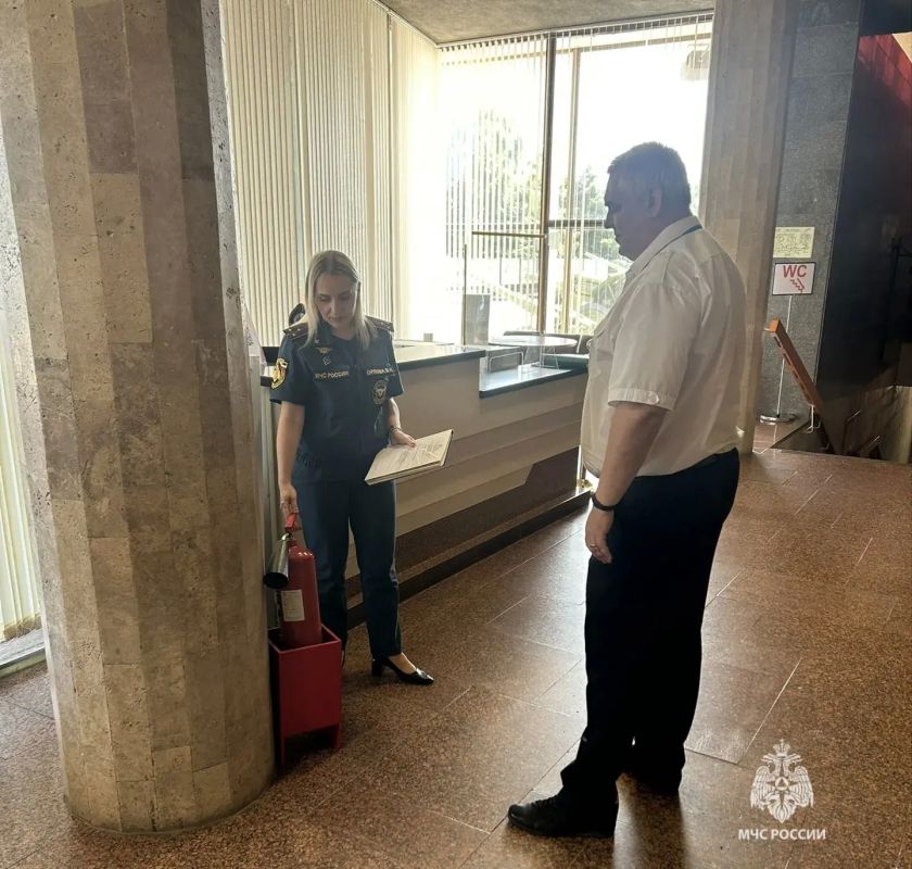 Пожарная безопасность легендарного музея под контролем сотрудников МЧС России Пожарная безопасность легендарного музея под контролем сотрудников МЧС России