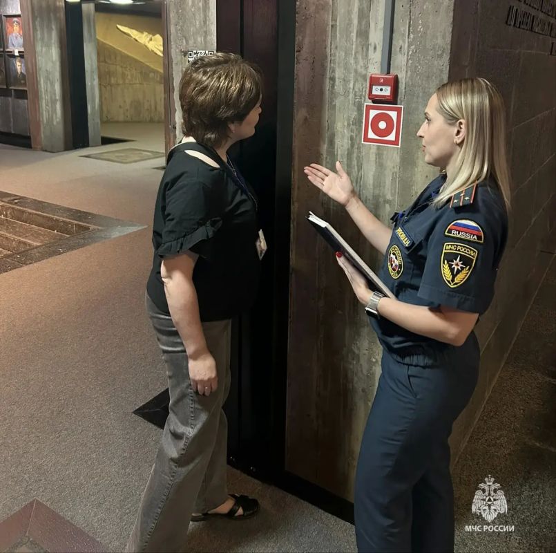 Пожарная безопасность легендарного музея под контролем сотрудников МЧС России Пожарная безопасность легендарного музея под контролем сотрудников МЧС России