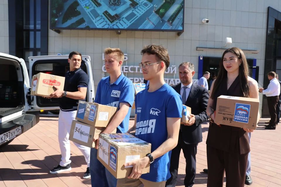 В Штабе общественной поддержки в преддверии Дня России Центральное местное отделение партии «Единая Россия» организовало отправку гуманитарной помощи нашим бойцам В Штабе общественной поддержки в преддверии Дня России Центральное местное отделение партии «Единая Россия» организовало отправку гуманитарной помощи нашим бойцам