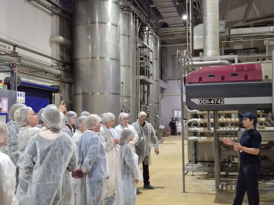 В рамках профориентационного проекта «ПрофСтарт», реализуемого областным филиалом фонда «Защитники Отечества», состоялась экскурсия для детей из семей участников СВО на предприятие «Сады Придонья» В рамках профориентационного проекта «ПрофСтарт», реализуемого областным филиалом фонда «Защитники Отечества», состоялась экскурсия для детей из семей участников СВО на предприятие «Сады Придонья»
