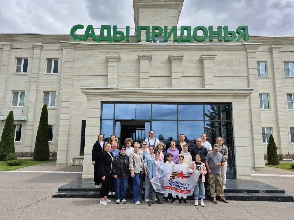 В рамках профориентационного проекта «ПрофСтарт», реализуемого областным филиалом фонда «Защитники Отечества», состоялась экскурсия для детей из семей участников СВО на предприятие «Сады Придонья» В рамках профориентационного проекта «ПрофСтарт», реализуемого областным филиалом фонда «Защитники Отечества», состоялась экскурсия для детей из семей участников СВО на предприятие «Сады Придонья»