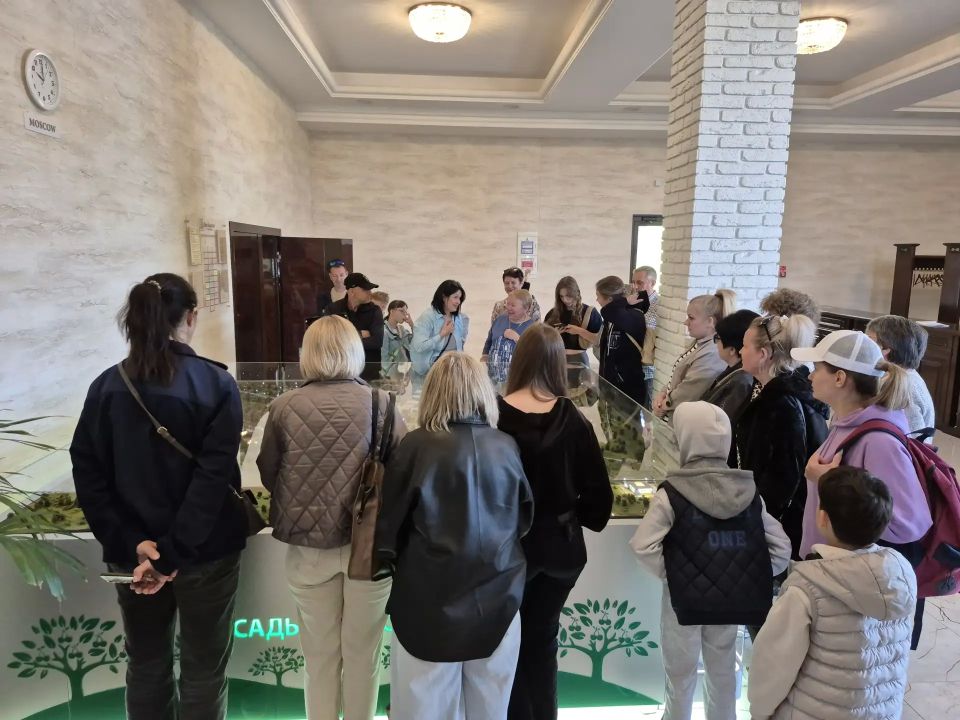 В рамках профориентационного проекта «ПрофСтарт», реализуемого областным филиалом фонда «Защитники Отечества», состоялась экскурсия для детей из семей участников СВО на предприятие «Сады Придонья» В рамках профориентационного проекта «ПрофСтарт», реализуемого областным филиалом фонда «Защитники Отечества», состоялась экскурсия для детей из семей участников СВО на предприятие «Сады Придонья»