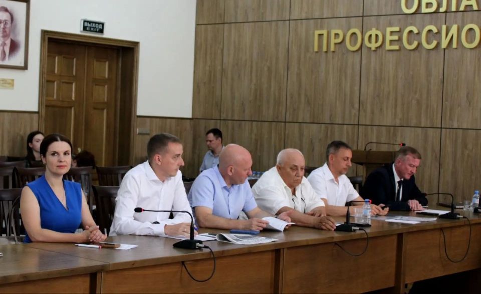Заседание Волгоградской городской трехсторонней комиссии по регулированию социально-трудовых отношений прошло в областном Совете профсоюзов под председательством руководителя облсовпрофа Татьяны Гензе и первого заместителя... Заседание Волгоградской городской трехсторонней комиссии по регулированию социально-трудовых отношений прошло в областном Совете профсоюзов под председательством руководителя облсовпрофа Татьяны Гензе и первого заместителя...