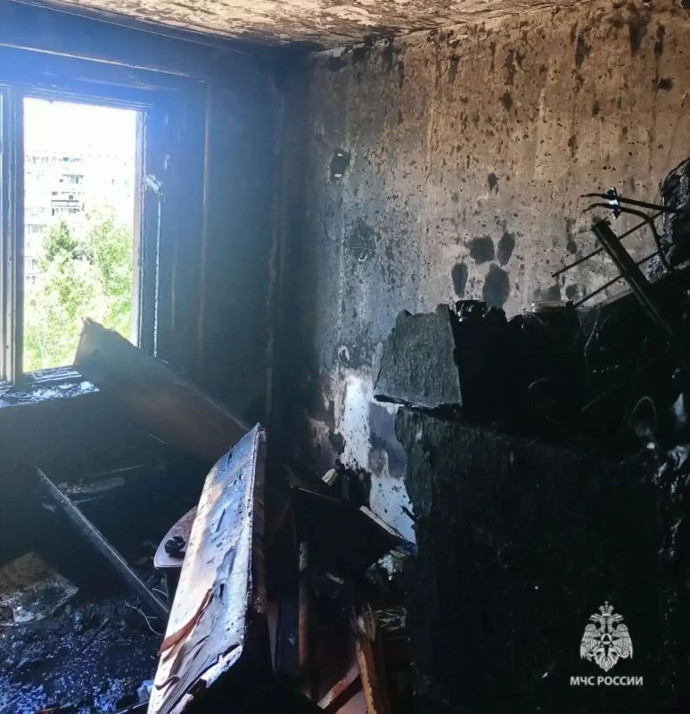 Пожарные спасли 13 человек из горящего дома в Волгограде Пожарные спасли 13 человек из горящего дома в Волгограде