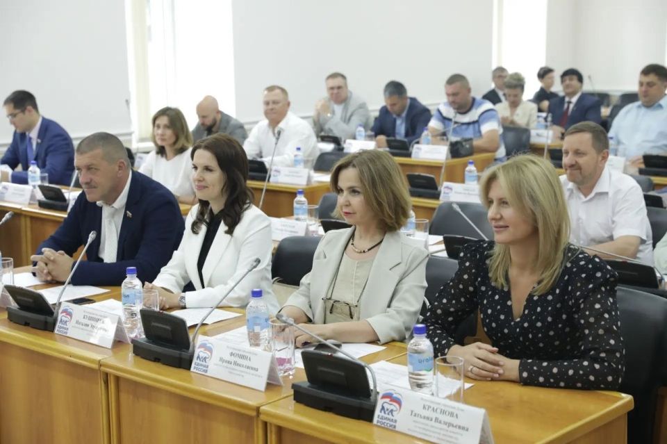 Сегодня депутатским корпусом единогласно принято решение о награждении знаком города-героя Волгограда «За верность Отечеству» Почетного архитектора России Михаила Норкина Сегодня депутатским корпусом единогласно принято решение о награждении знаком города-героя Волгограда «За верность Отечеству» Почетного архитектора России Михаила Норкина