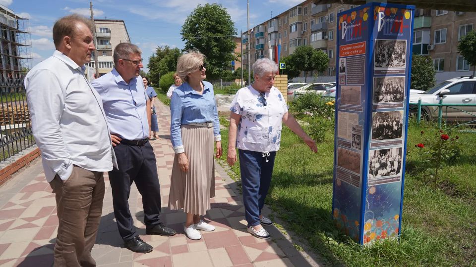Капремонт 120-летней школы и детсада во Фролово идет с опережением графика Капремонт 120-летней школы и детсада во Фролово идет с опережением графика