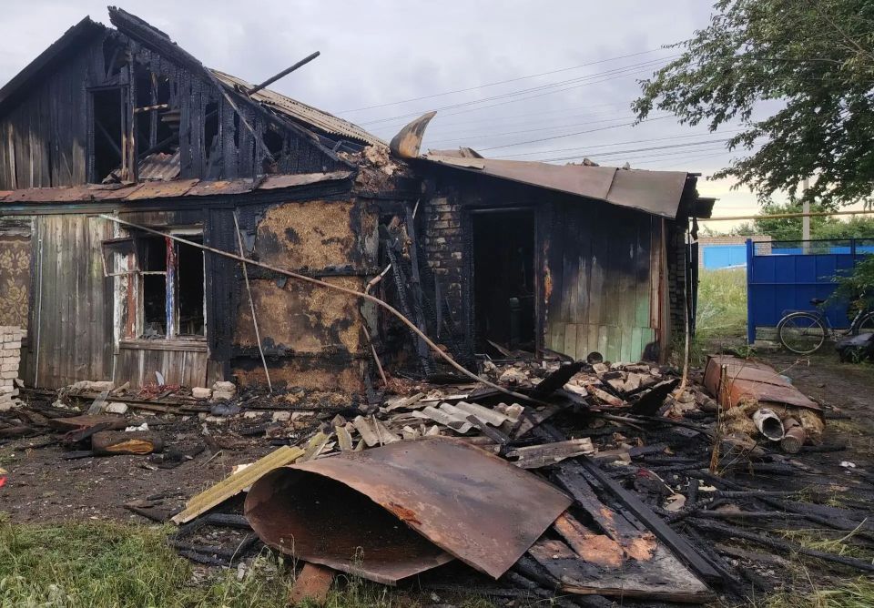 В Палласовском районе проводят следственную проверку по факту гибели двоих людей при пожаре