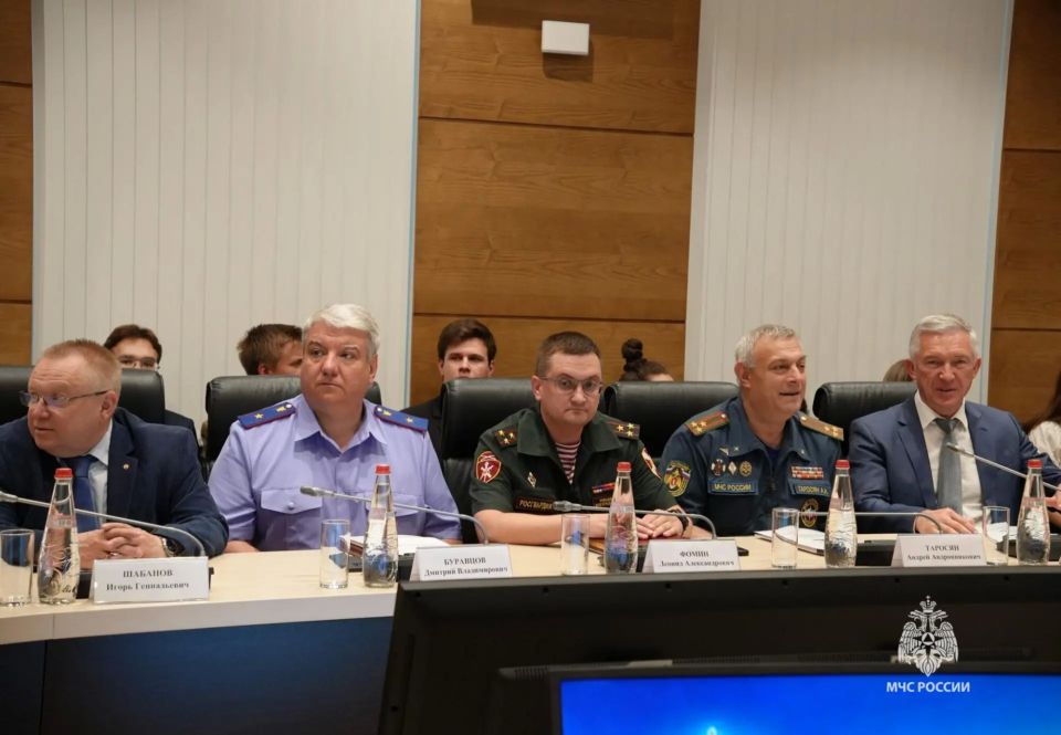 Первый заместитель начальника ГУ МЧС России по Волгоградской области полковник Андрей Таросян принял участие в I межрегиональном форуме Всемирного Русского Народного Собора Первый заместитель начальника ГУ МЧС России по Волгоградской области полковник Андрей Таросян принял участие в I межрегиональном форуме Всемирного Русского Народного Собора
