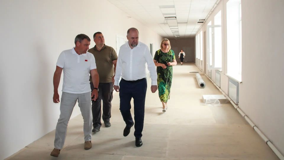 В Кумылженском районе продолжается капремонт трех сельских школ в рамках госпрограммы «Развитие образования» и федерального проекта по модернизации школьных систем – обновляются учреждения в Белогорском, Букановском и... В Кумылженском районе продолжается капремонт трех сельских школ в рамках госпрограммы «Развитие образования» и федерального проекта по модернизации школьных систем – обновляются учреждения в Белогорском, Букановском и...