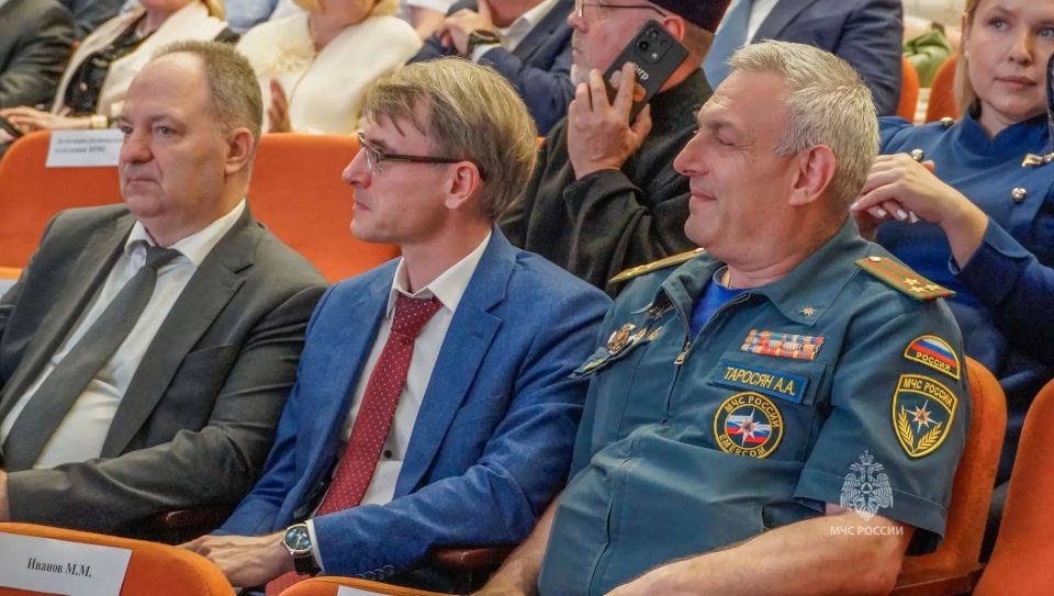 Первый заместитель начальника ГУ МЧС России по Волгоградской области полковник Андрей Таросян принял участие в I межрегиональном форуме Всемирного Русского Народного Собора Первый заместитель начальника ГУ МЧС России по Волгоградской области полковник Андрей Таросян принял участие в I межрегиональном форуме Всемирного Русского Народного Собора