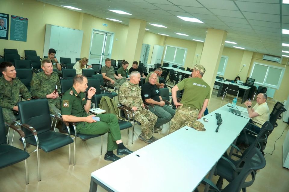 В регионе состоялось совещание по подготовке к отборочному этапу Всероссийских военно-тактических соревнований «Путь ВОИНа» — участники встречи обсудили организационные вопросы, формат проведения и ключевые задачи... В регионе состоялось совещание по подготовке к отборочному этапу Всероссийских военно-тактических соревнований «Путь ВОИНа» — участники встречи обсудили организационные вопросы, формат проведения и ключевые задачи...
