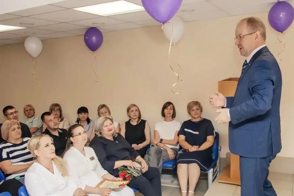 В преддверии Дня медицинского работника депутаты Волгоградской областной Думы посетили лечебные учреждения города, чтобы лично поздравить сотрудников с их профессиональным праздником В преддверии Дня медицинского работника депутаты Волгоградской областной Думы посетили лечебные учреждения города, чтобы лично поздравить сотрудников с их профессиональным праздником