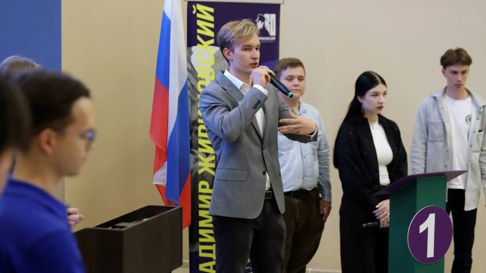 На площадке исторического парка «Россия – Моя история» состоялись межпартийные молодежные дебаты На площадке исторического парка «Россия – Моя история» состоялись межпартийные молодежные дебаты