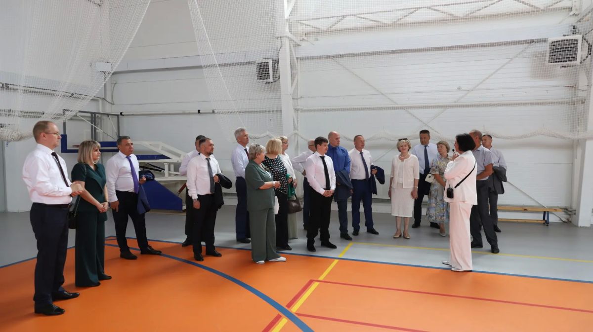 Депутаты облдумы ознакомились с реализацией программ развития Николаевского района, посетив ряд объектов, где за последние годы была проведена реконструкция Депутаты облдумы ознакомились с реализацией программ развития Николаевского района, посетив ряд объектов, где за последние годы была проведена реконструкция