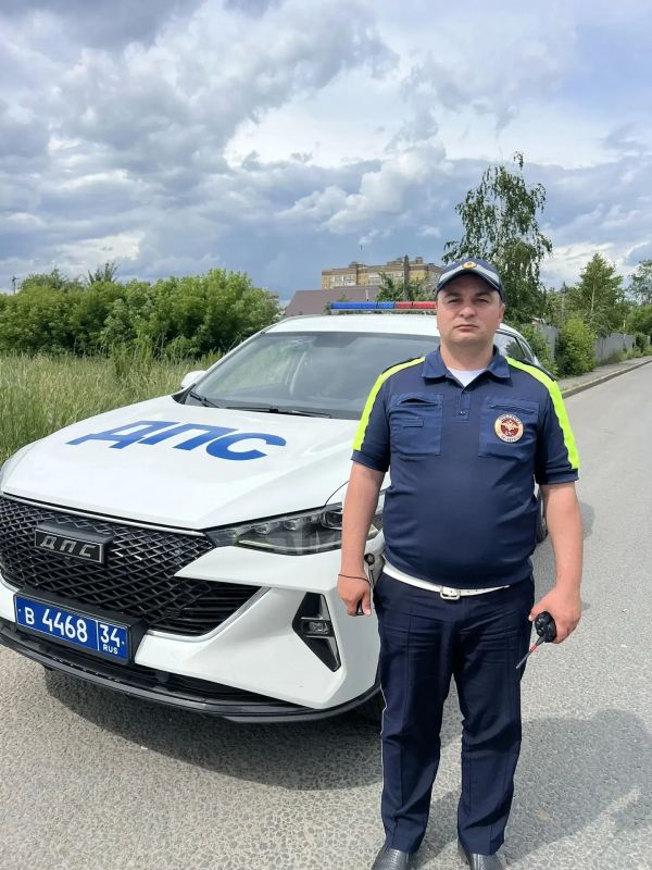 Двое расстрелянных волгоградцев остались живы благодаря умелым действиям сотрудников Госавтоинспекции, оказавших доврачебную медицинскую помощь Двое расстрелянных волгоградцев остались живы благодаря умелым действиям сотрудников Госавтоинспекции, оказавших доврачебную медицинскую помощь