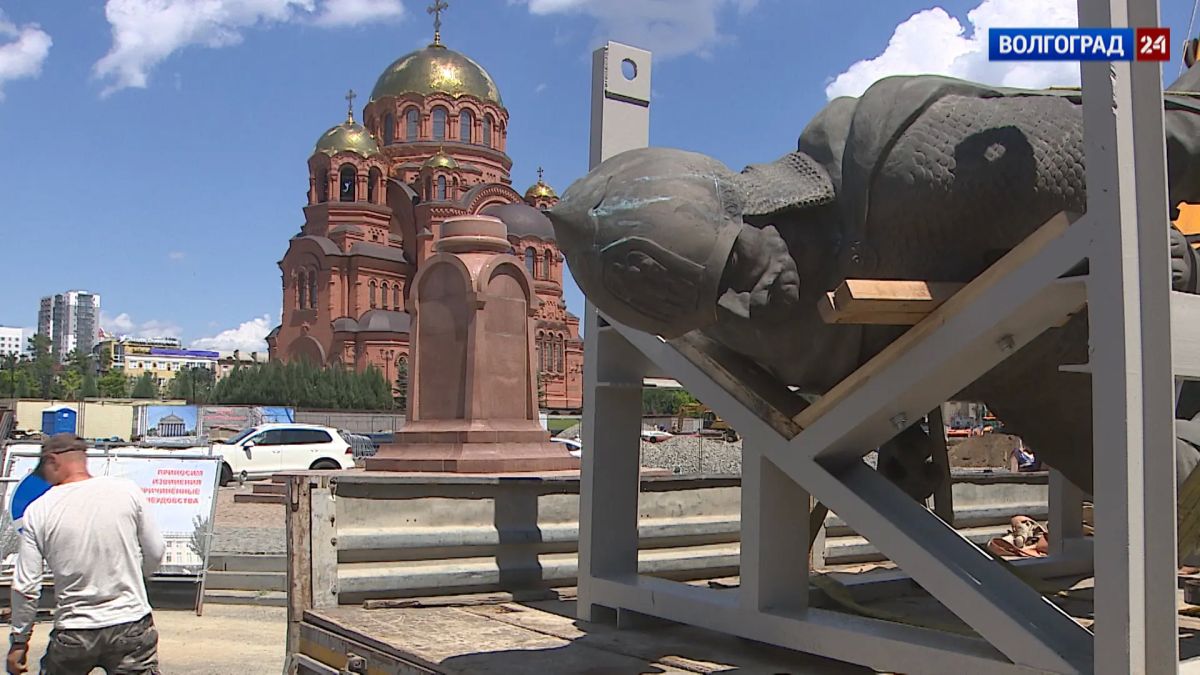 Памятник Александру Невскому демонтировали с площади Павших борцов Памятник Александру Невскому демонтировали с площади Павших борцов