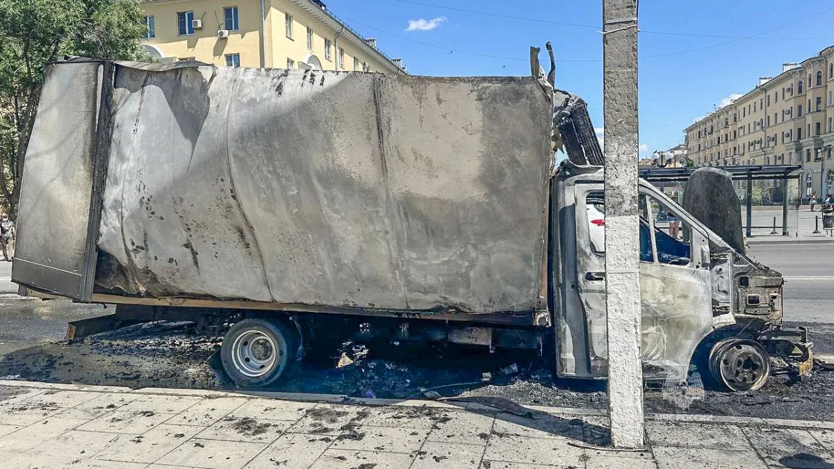 Волгоградские огнеборцы потушили два автотранспортных средства Волгоградские огнеборцы потушили два автотранспортных средства