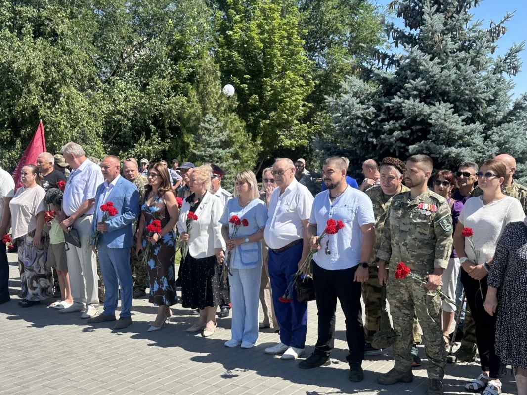 Сегодня, в памятный день, депутаты Волгоградской областной Думы отдали дань уважения ветеранам боевых действий Сегодня, в памятный день, депутаты Волгоградской областной Думы отдали дань уважения ветеранам боевых действий