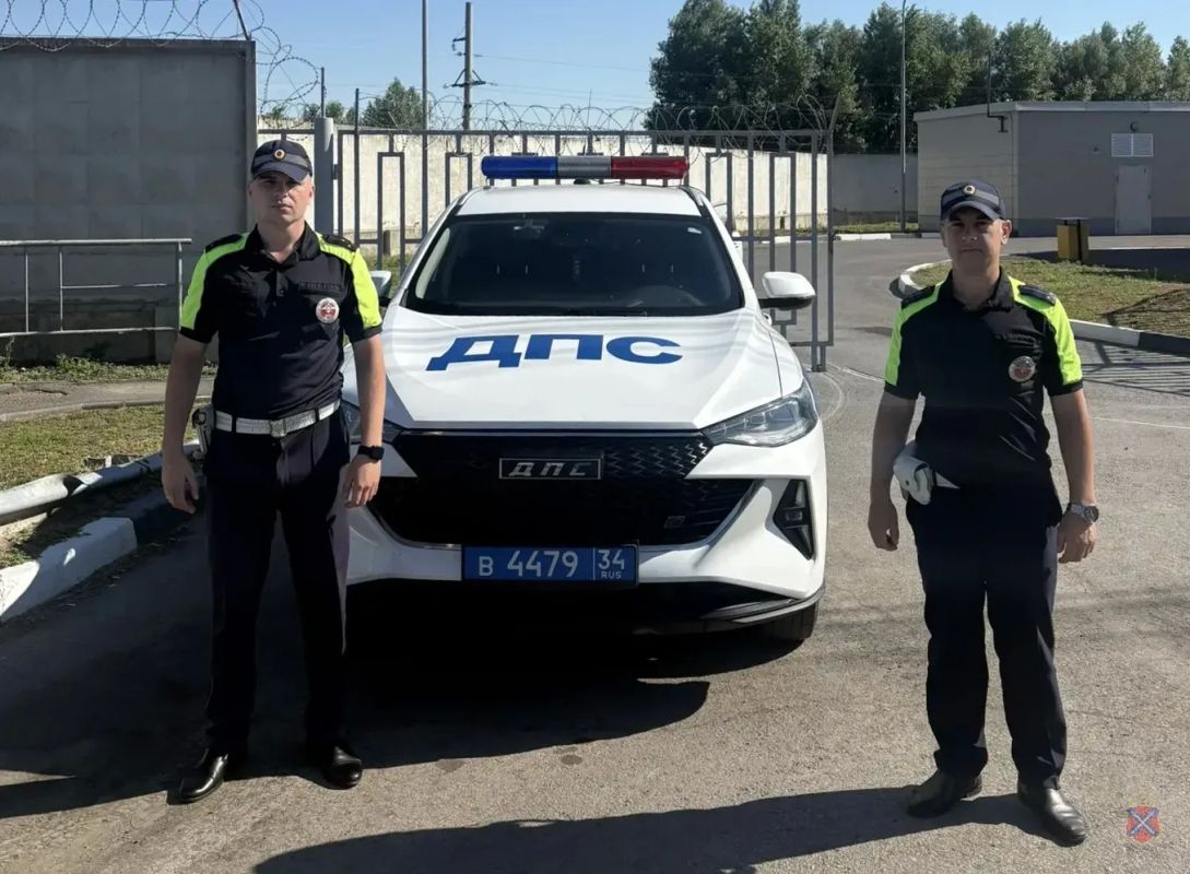 В Волгограде гаишники с ветерком проводили мужчину с инсультом через затор на танцующем мосту до больницы