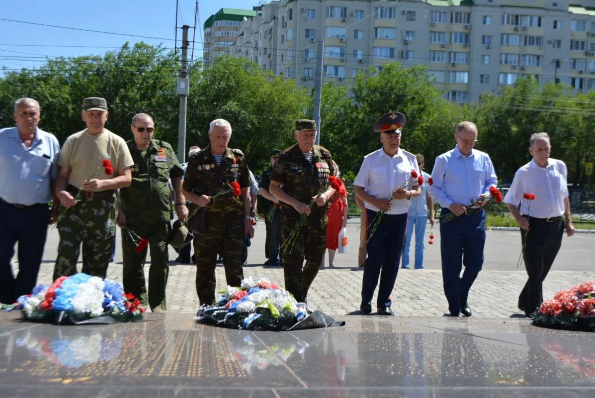Сегодня, в памятный день, депутаты Волгоградской областной Думы отдали дань уважения ветеранам боевых действий Сегодня, в памятный день, депутаты Волгоградской областной Думы отдали дань уважения ветеранам боевых действий