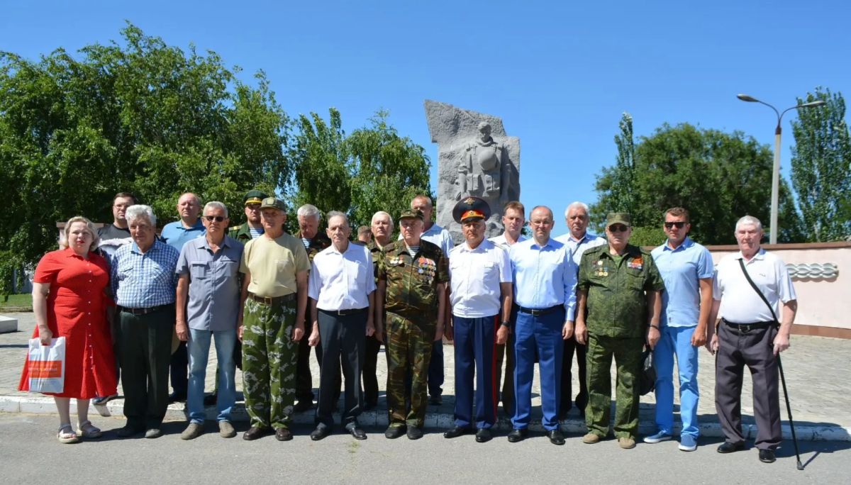 Сегодня, в памятный день, депутаты Волгоградской областной Думы отдали дань уважения ветеранам боевых действий Сегодня, в памятный день, депутаты Волгоградской областной Думы отдали дань уважения ветеранам боевых действий