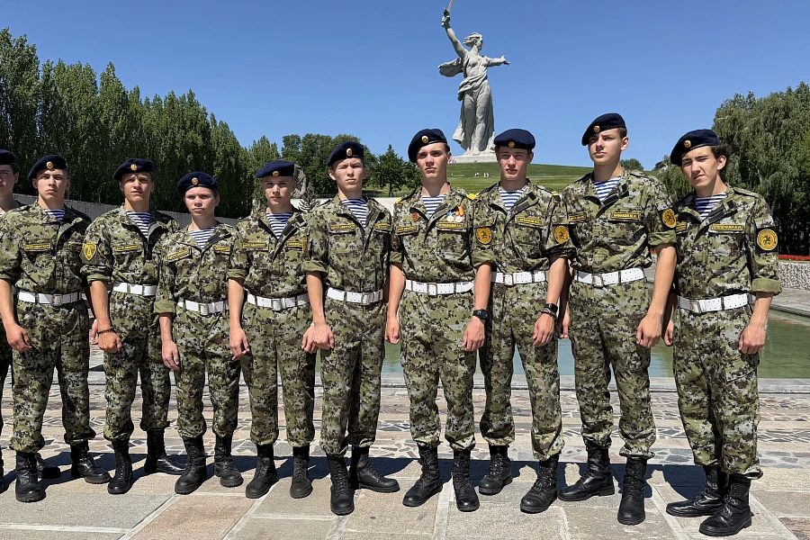 На Мамаевом кургане дан старт Спартакиаде молодежи России допризывного возраста, которая уже в четвертый раз проходит в Волгограде На Мамаевом кургане дан старт Спартакиаде молодежи России допризывного возраста, которая уже в четвертый раз проходит в Волгограде