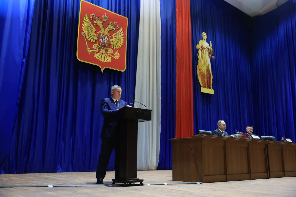Первый заместитель Председателя Верховного Суда РФ Владимир Давыдов и губернатор Андрей Бочаров приняли участие в областном совещании судей судов общей юрисдикции