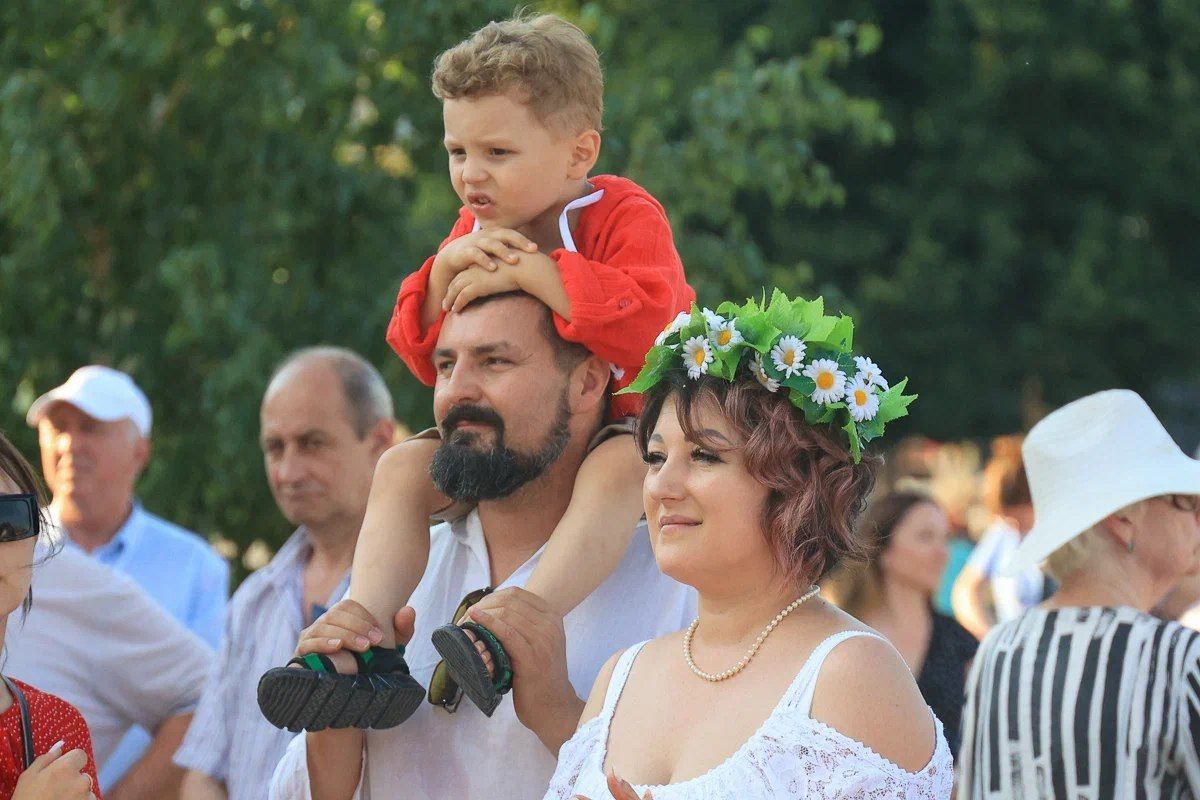 Более 7000 человек приняли участие в праздничных мероприятиях ко Дню семьи, любви и верности, которые проходят в 43 социальных учреждениях Волгоградской области до 8 июля