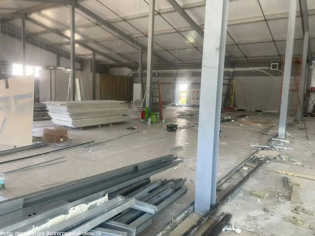 В установленном вместо ФОКа магазине в Волгограде проводится реконструкция В установленном вместо ФОКа магазине в Волгограде проводится реконструкция