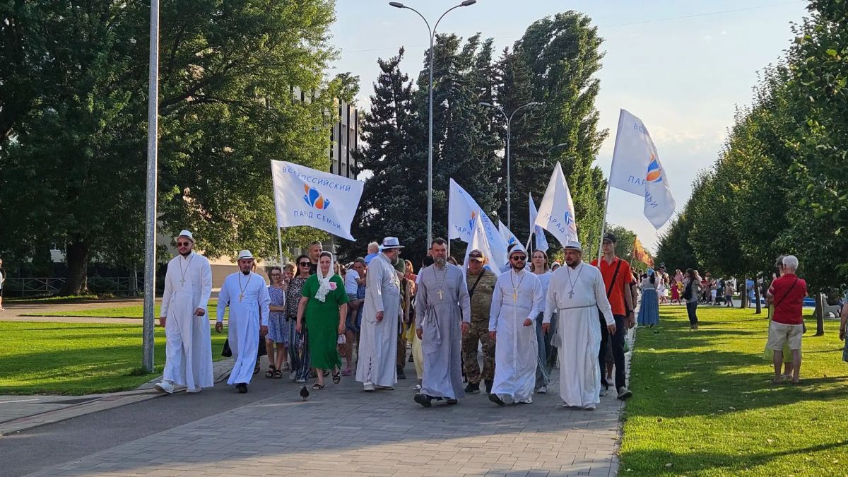 Волжский присоединился к празднованию Дня семьи, любви и верности Волжский присоединился к празднованию Дня семьи, любви и верности