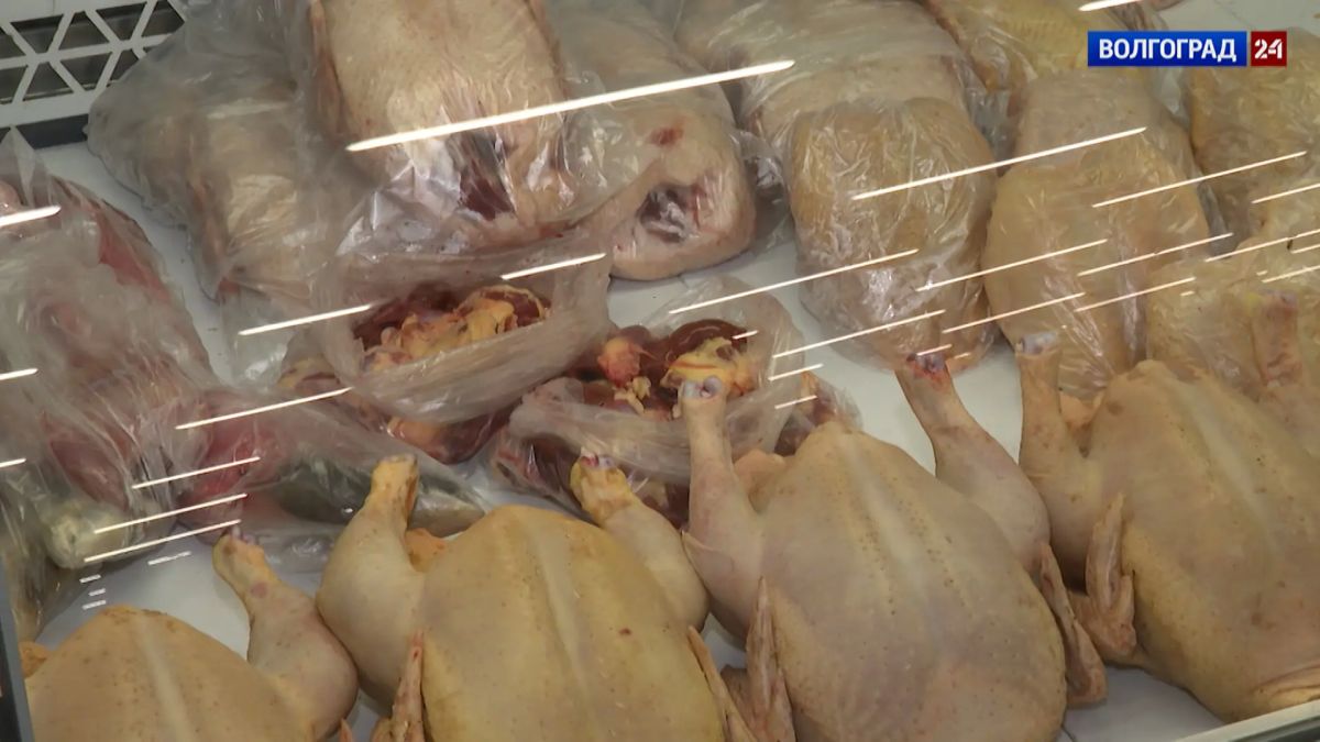 Куриное мясо подорожало в волгоградских магазинах, а огурцы и помидоры подешевели