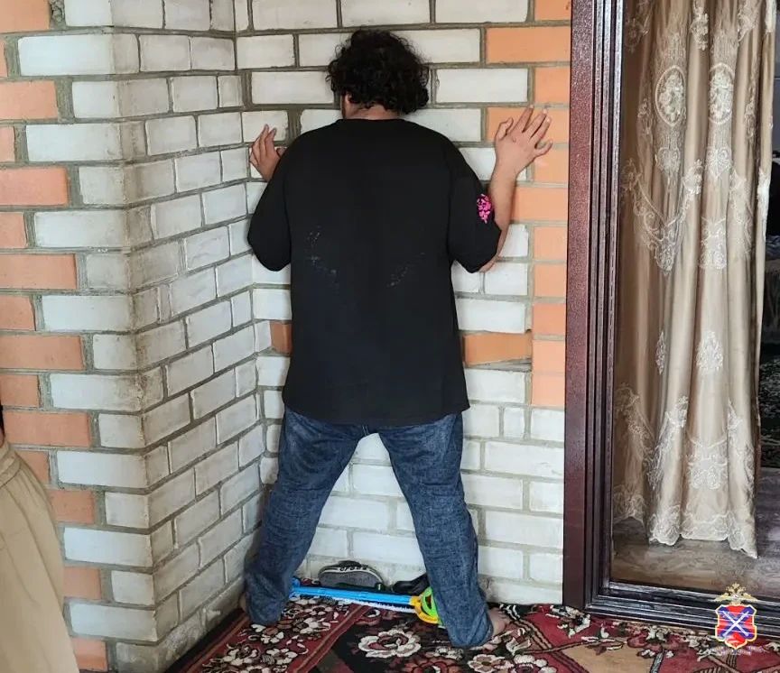 В Калачевском районе правоохранителями проведен профилактический рейд по местам проживания лиц, склонных к совершению противоправных деяний В Калачевском районе правоохранителями проведен профилактический рейд по местам проживания лиц, склонных к совершению противоправных деяний