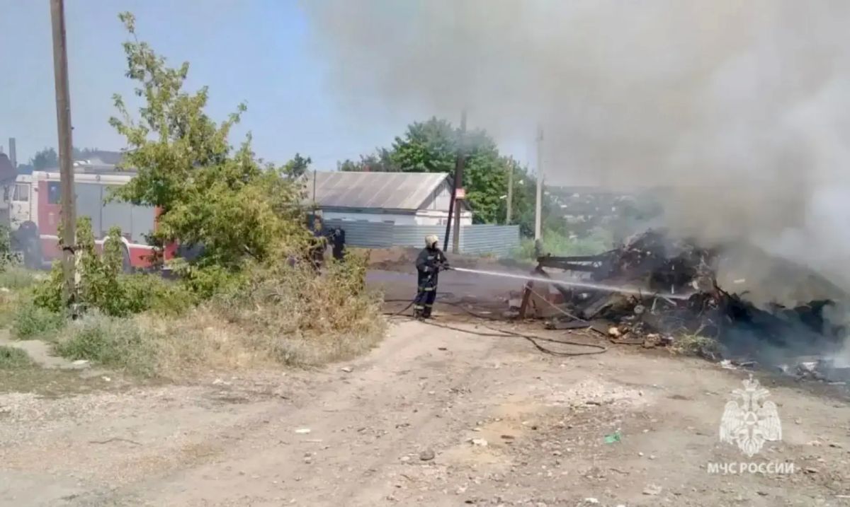 Пожар на свалке в частном секторе потушили на Красном Пожар на свалке в частном секторе потушили на Красном