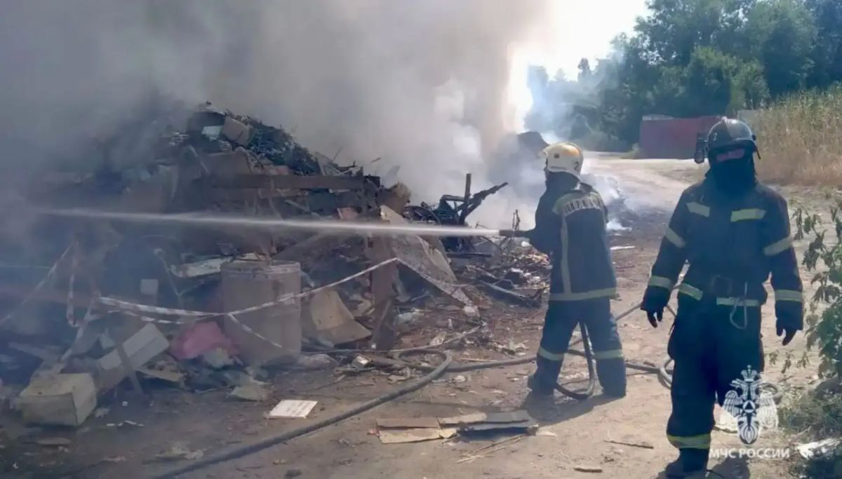 Пожар на свалке в частном секторе потушили на Красном Пожар на свалке в частном секторе потушили на Красном