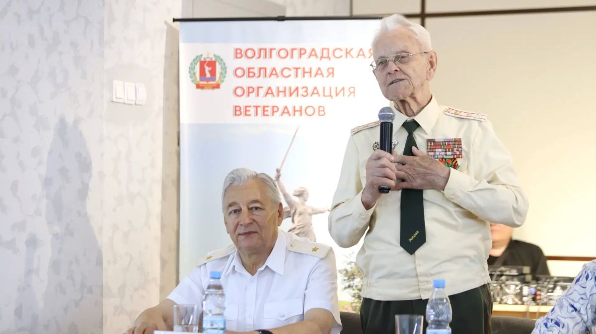 Сегодня председатель Волгоградской областной Думы, руководитель областного совета ветеранов Александр Блошкин проводит рабочую поездку в Алексеевский район Сегодня председатель Волгоградской областной Думы, руководитель областного совета ветеранов Александр Блошкин проводит рабочую поездку в Алексеевский район