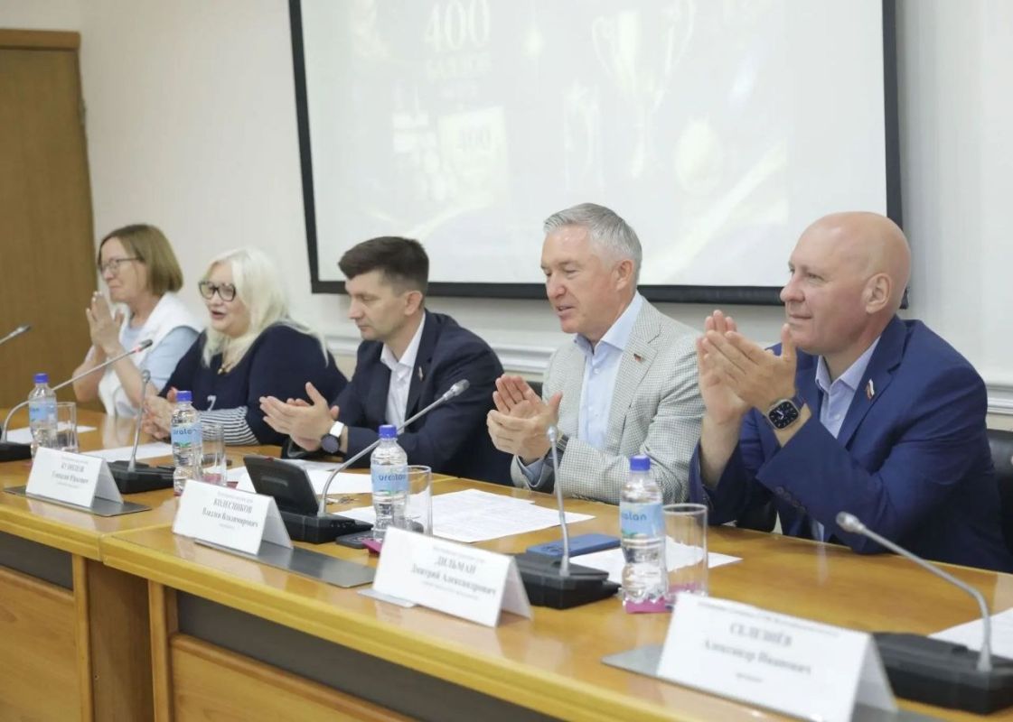 Сегодня в Волгоградской городской Думе прошла торжественная церемония «Лучшие из лучших» Сегодня в Волгоградской городской Думе прошла торжественная церемония «Лучшие из лучших»