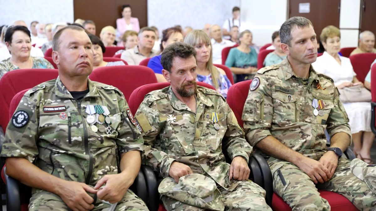 Сегодня председатель Волгоградской областной Думы, руководитель областного совета ветеранов Александр Блошкин проводит рабочую поездку в Алексеевский район Сегодня председатель Волгоградской областной Думы, руководитель областного совета ветеранов Александр Блошкин проводит рабочую поездку в Алексеевский район